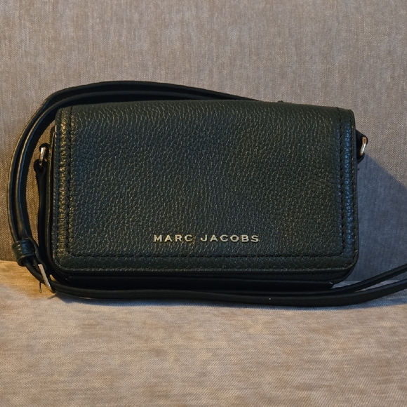 Marc Jacobs Handbags - Marc Jacobs Green Leather Crossbody Bag